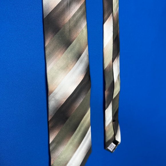 4 Ties / 1 price - Picture 4 of 9